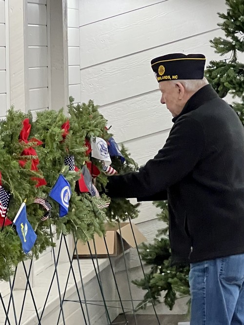 The Merchant Marine wreath.